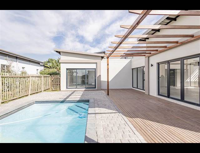 4 BEDROOM HOUSE FOR SALE IN PALM LAKES ESTATE